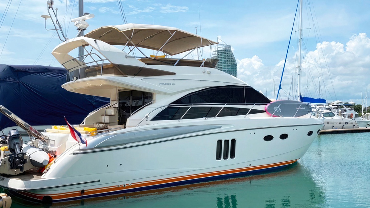 Аренда моторной яхты Princess 54 на Пхукете, Таиланд